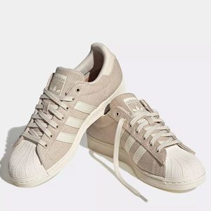 Men’s NWT Adidas Beige Superstar sneakers
